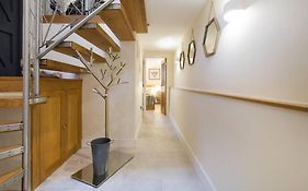 New Loos Cottage, Old School Court